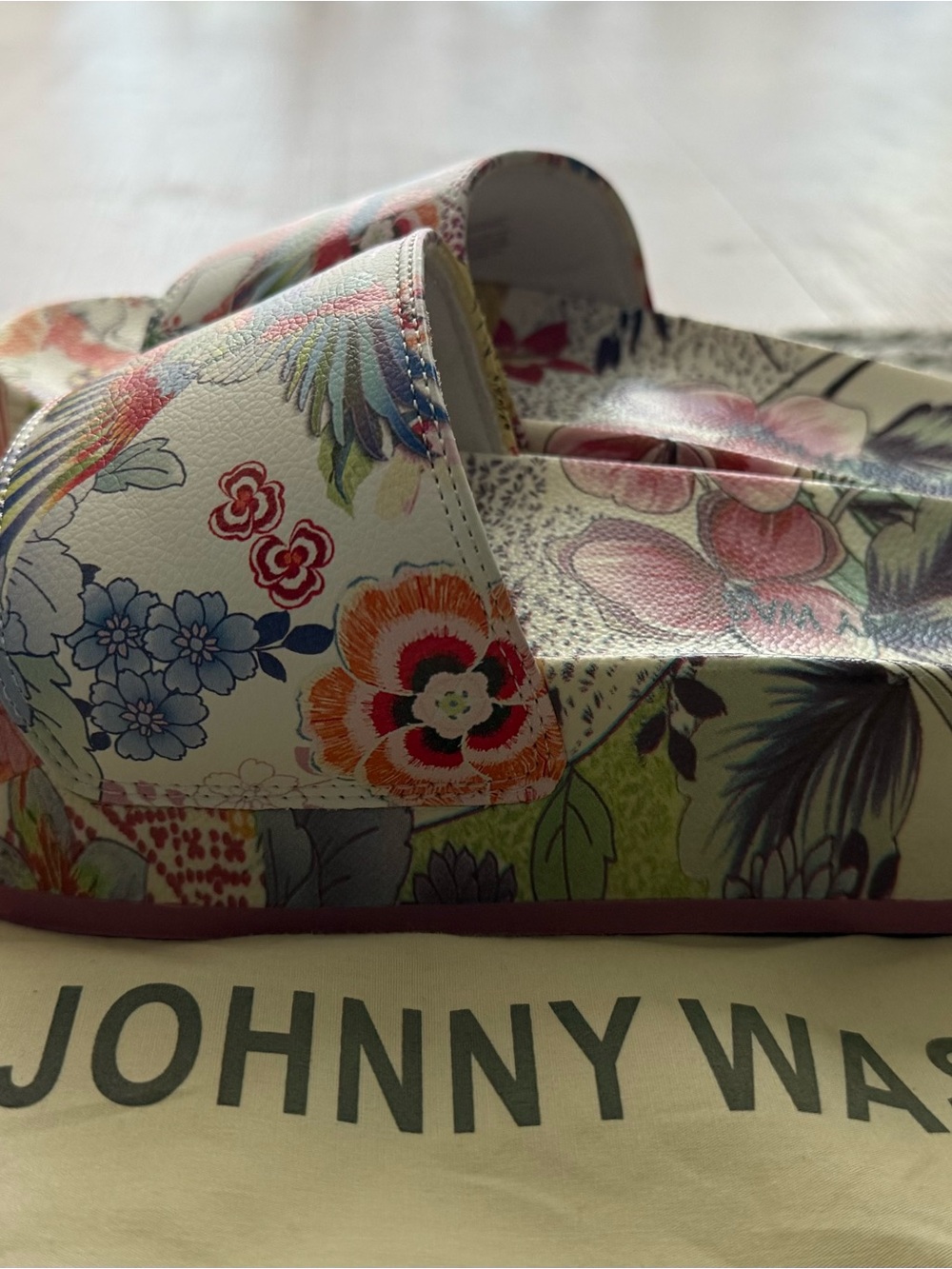 Johnny Was Dreamer Pool Slides Size 6 - Picture 3 of 4